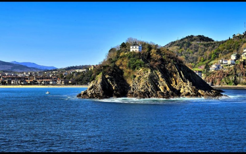 Spanish Basque coast:  where Ocean and mountains become one