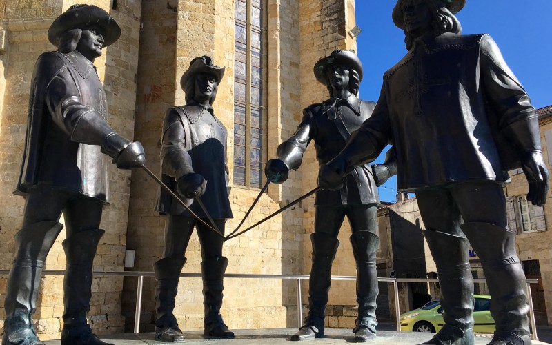 Cycling in Gers : between historical sites and Armagnac vineyards