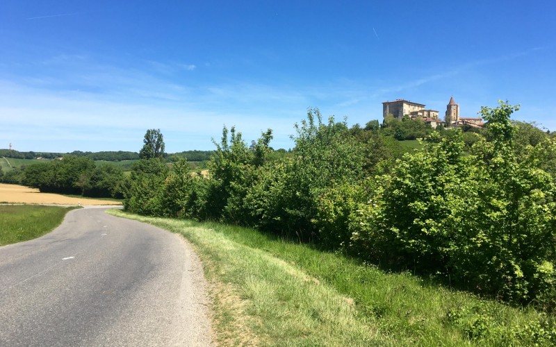 Cycling in Gers : between historical sites and Armagnac vineyards