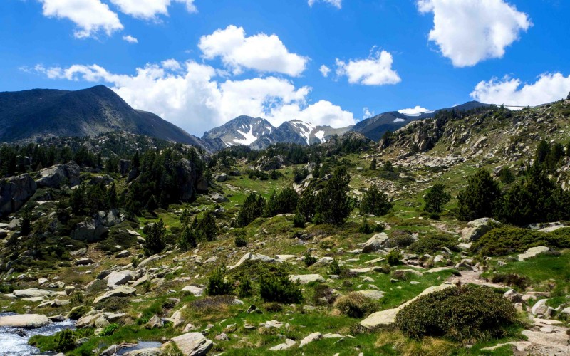 Pyrénées Catalanes : montagnes, lacs et terroir gourmand