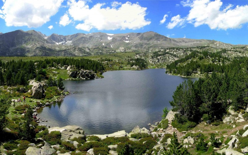 Pyrénées Catalanes : montagnes, lacs et terroir gourmand