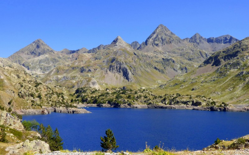 Tour du Vignemale : Des vallées de  Cauterets aux vallées de Tena