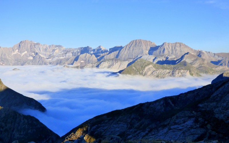 Tour du Vignemale : Des vallées de  Cauterets aux vallées de Tena