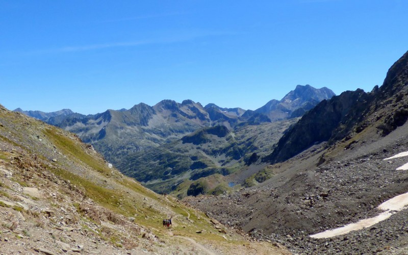 Tour du Vignemale : Des vallées de  Cauterets aux vallées de Tena