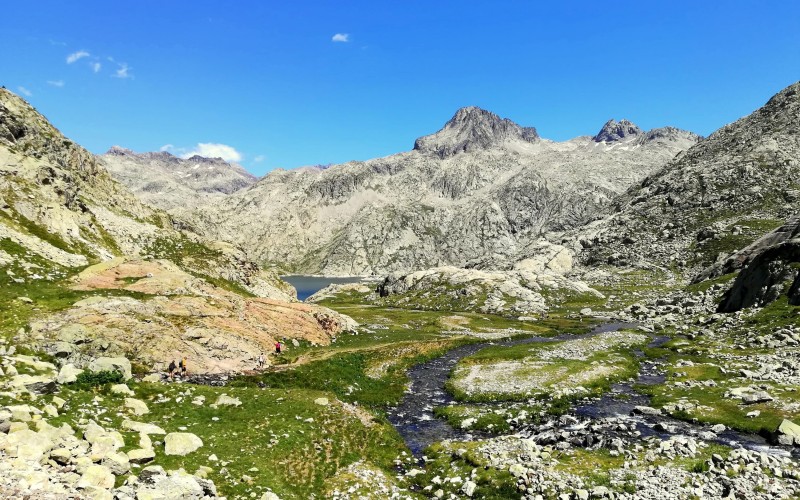 Tour du Vignemale : Des vallées de  Cauterets aux vallées de Tena