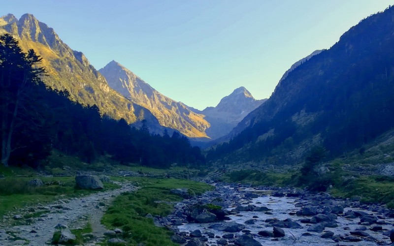 Tour du Vignemale : Des vallées de  Cauterets aux vallées de Tena