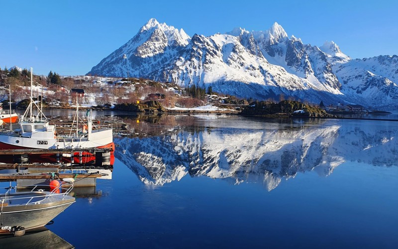 Fugue hivernale en raquettes, sous les aurores boréales des îles Lofoten, en Norvège