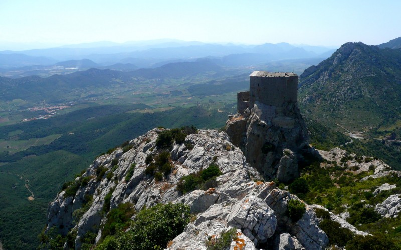 Cathar Castles in the Pyrenees, from Quéribus to Quillan