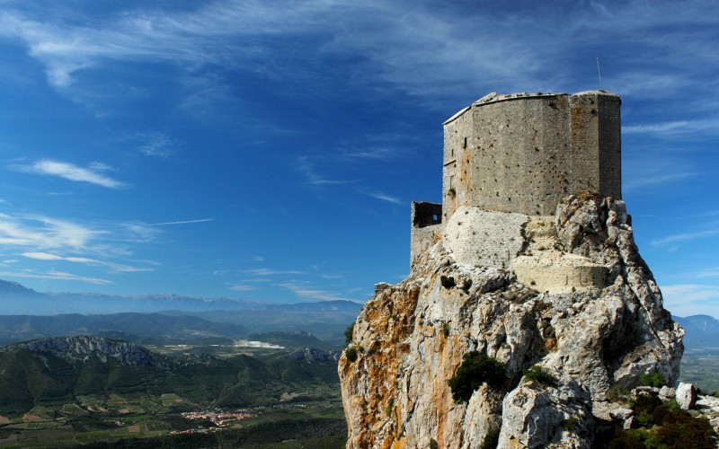 Cathar Castles in the Pyrenees, from Quéribus to Quillan